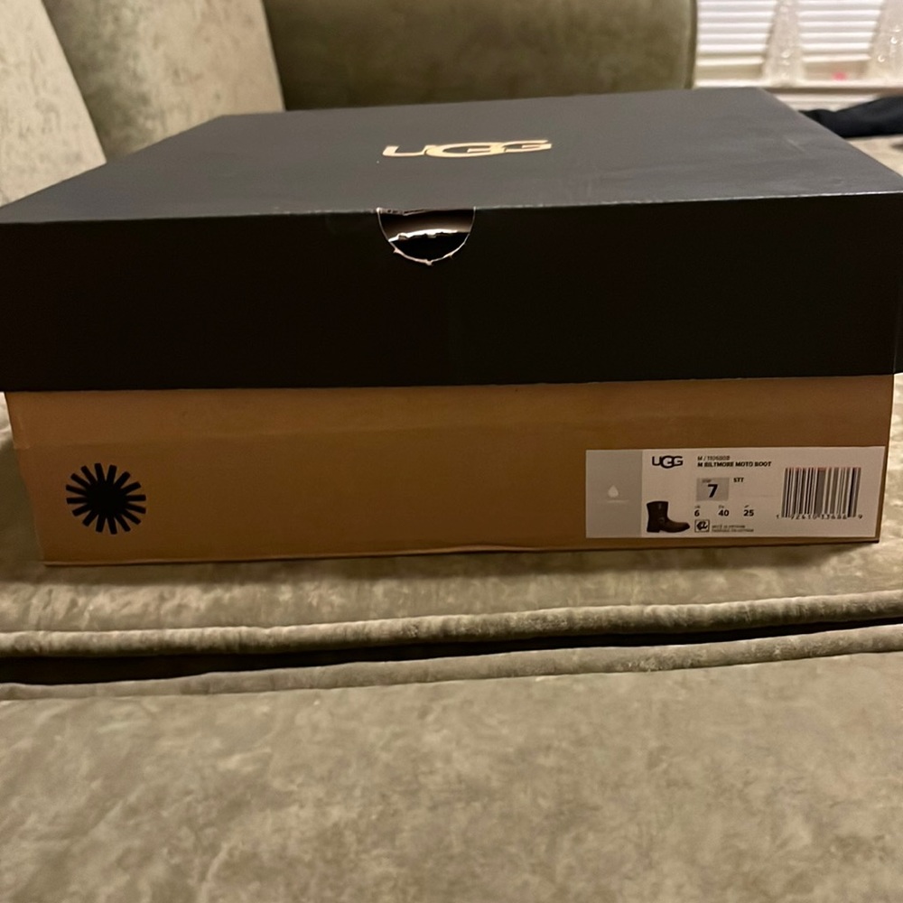UGG Unisex Boots - New